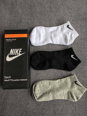 Sokken laag Super populaire doos met 5 paar originele Nike boxed mid-waist herensokken op voorraad, kleur: zwart, wit, deze kwaliteit is super goed, grote hoeveelheid op voorraad