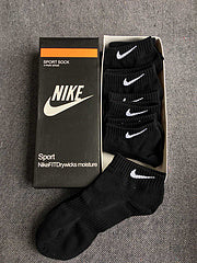 Sokken laag Super populaire doos met 5 paar originele Nike boxed mid-waist herensokken op voorraad, kleur: zwart, wit, deze kwaliteit is super goed, grote hoeveelheid op voorraad