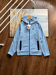 Nike Fleece TopKleur: zwart, zwart met lichtgrijs, lichtblauw, lichtgrijs, legergroen, wit met kaki, marineblauw