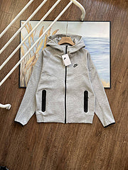 Nike Fleece TopKleur: zwart, zwart met lichtgrijs, lichtblauw, lichtgrijs, legergroen, wit met kaki, marineblauw