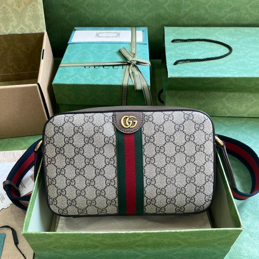 Sac messager moyen de la série Gucci GG Ophidia