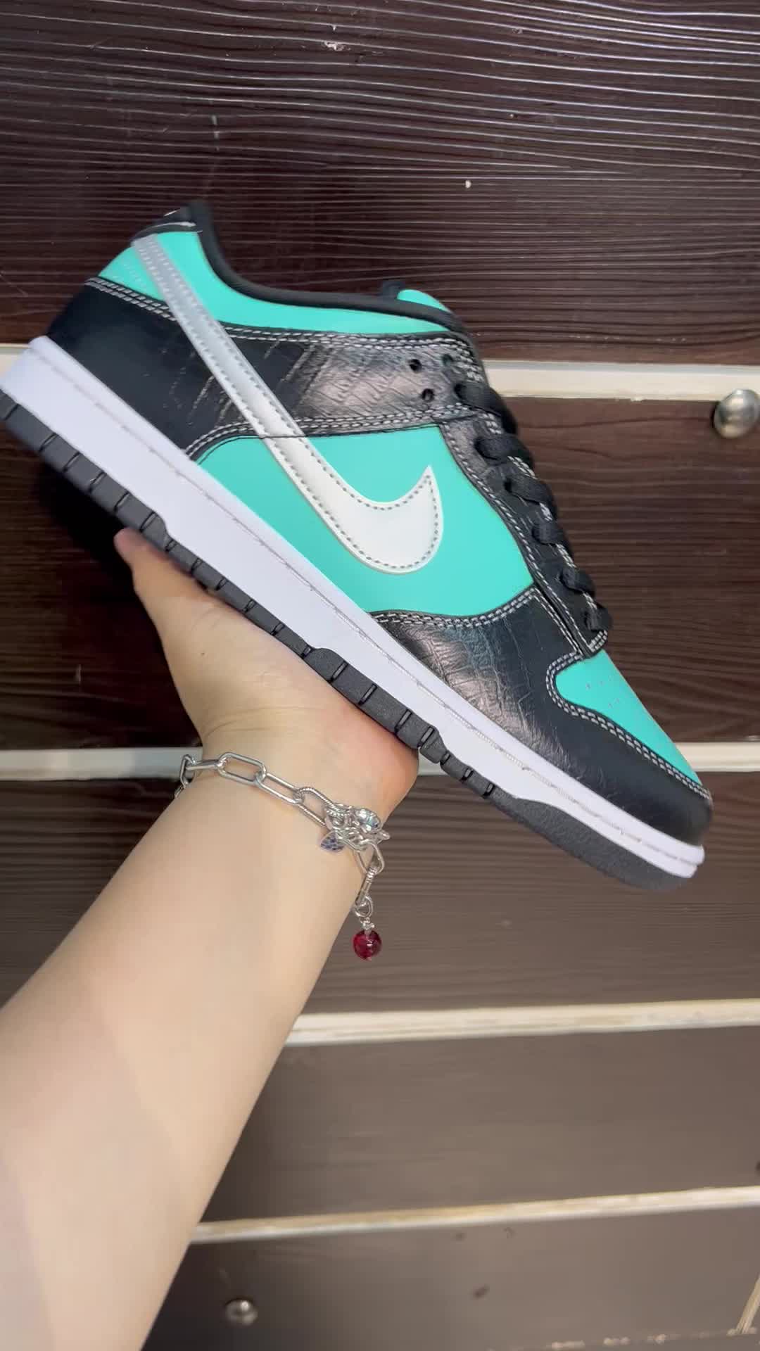 NK SB DUNK Low Diamond Supply Co.Tiffany Tiffany Diamond baskets basses décontractées noires et vertes